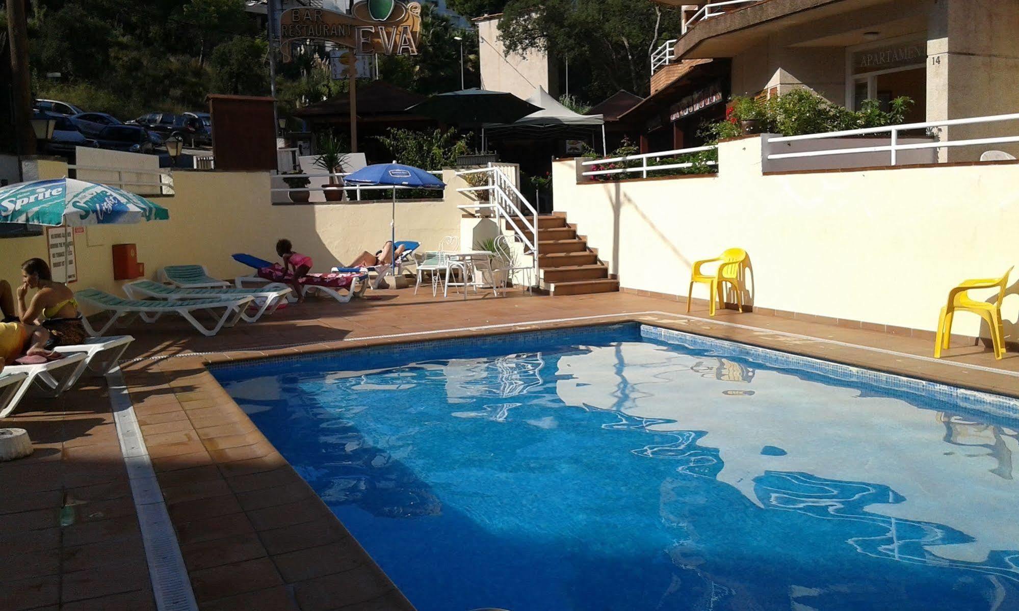 Apartamentos Eva Costa Brava Bagian luar foto